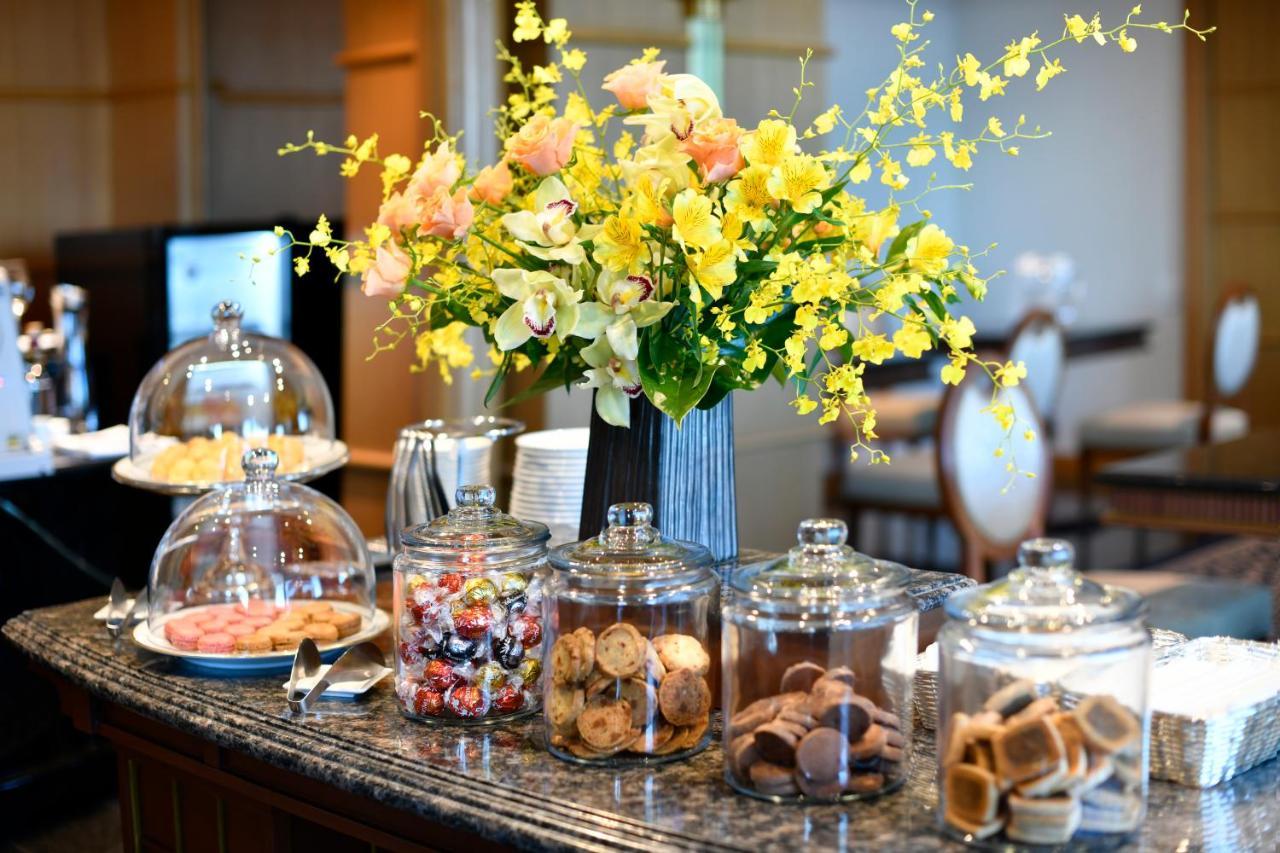 Hotel New Grand Yokohama  Exterior foto A typical afternoon tea buffet